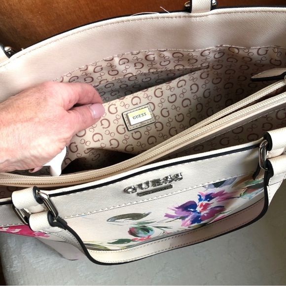 Guess cream floral tote - Picture 4 of 7